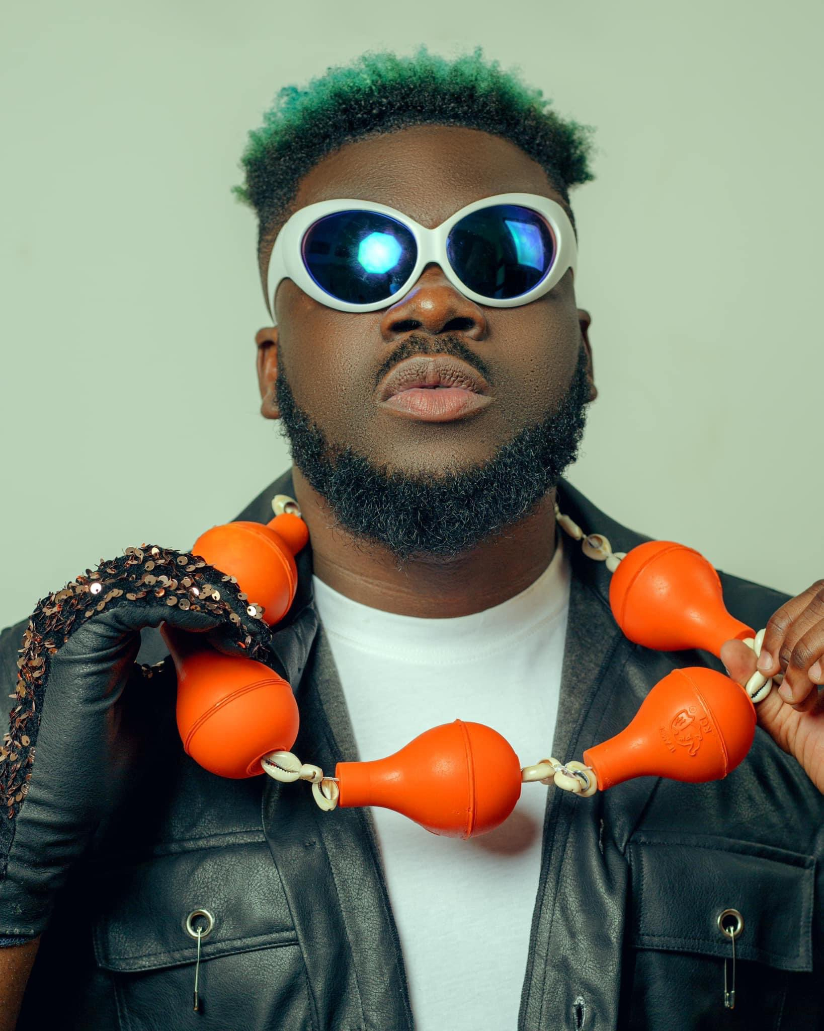 Lil Jay Bingerack: Le phénomène musical et son look audacieux