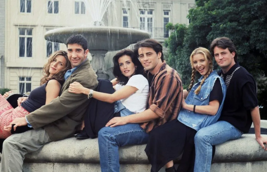 Derrière le sourire narquois et les blagues cinglantes de Chandler se cachaient un acteur en souffrance. Matthew Perry a traversé de lourds problèmes d'addiction pendant le tournage de la série.