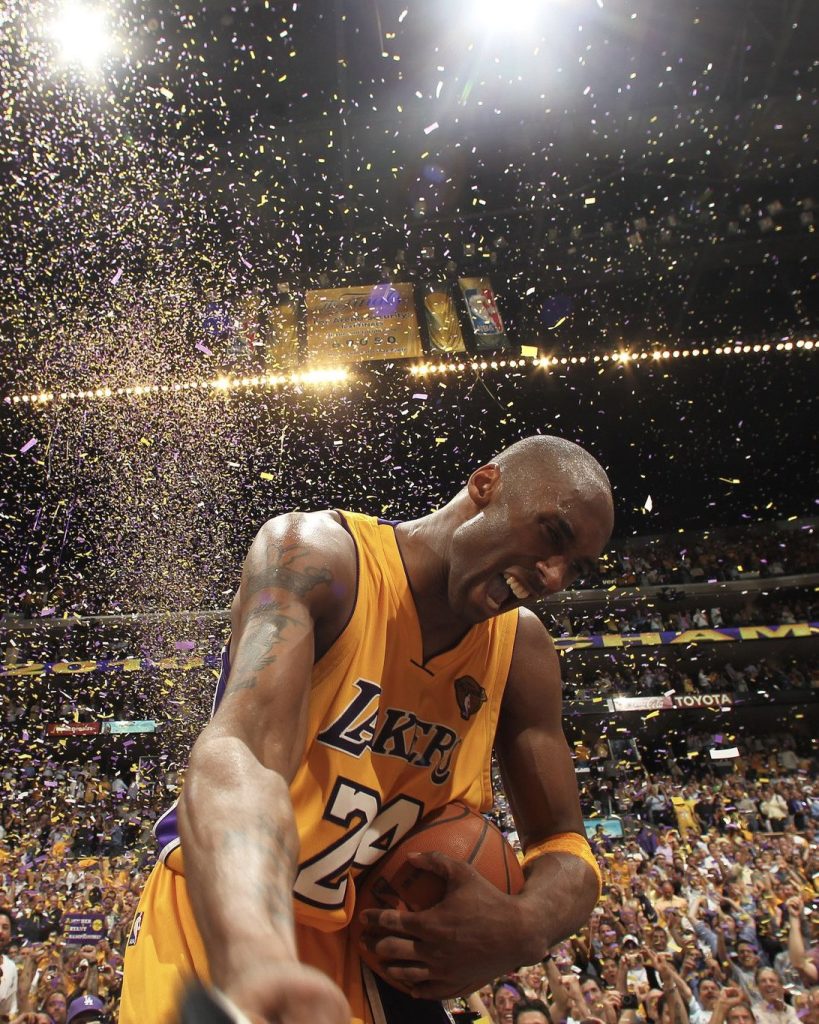 Dans chaque dribble, chaque shoot et chaque "Mamba Mentality", il y a un peu de Kobe. Une étoile qui brille toujours, inlassablement.