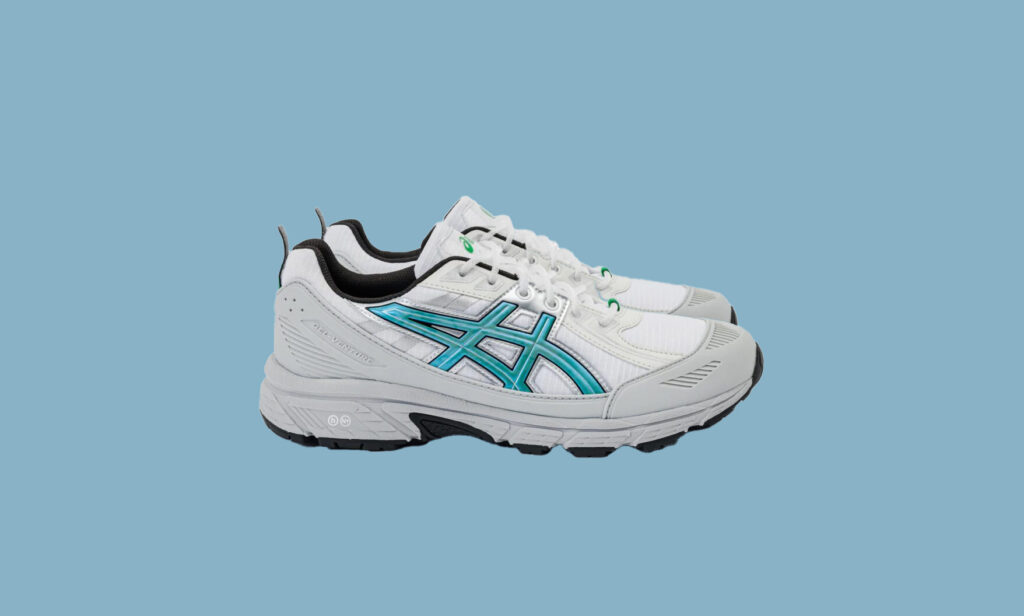 HIDDEN.NY, célèbre mood board Instagram, sort de l'ombre avec une deuxième collaboration explosive. Cette fois, la marque anonyme s'allie à ASICS pour revisiter la GEL-Venture 6 Shield, une paire taillée pour les explorateurs urbains.