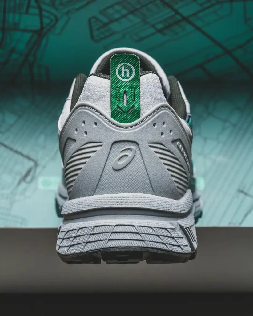 Si vous rêvez d'une chaussure mêlant style, innovation et exclusivité, la HIDDEN.NY x ASICS GEL-Venture 6 Shield est un Must have.