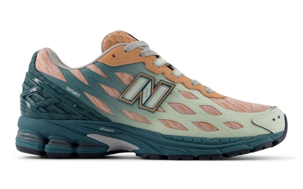 Bonne nouvelle ! La New Balance 1906W Green Orange, déjà disponible aux États-Unis, débarque enfin en Europe.