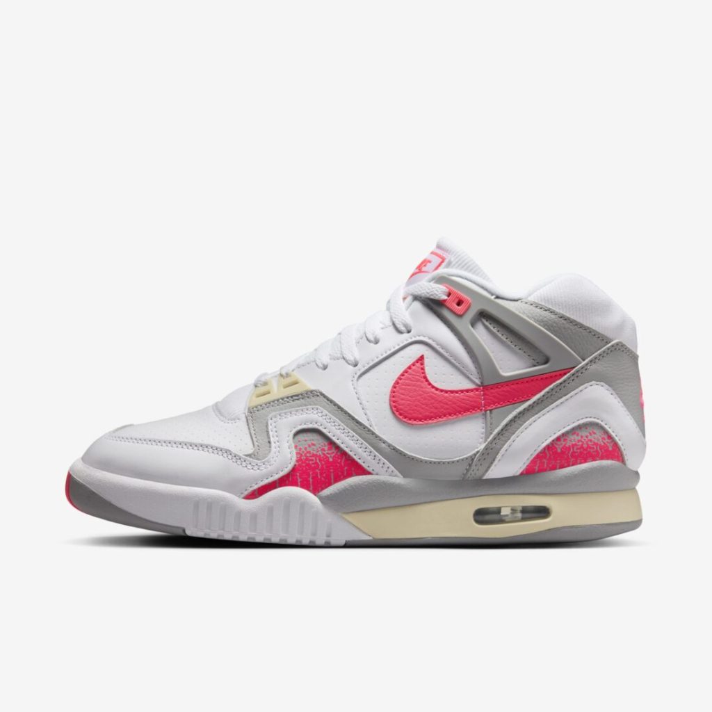 La Nike Air Tech Challenge 2 Racer Pink n'est pas juste une sneaker, c'est une véritable machine à remonter le temps. 