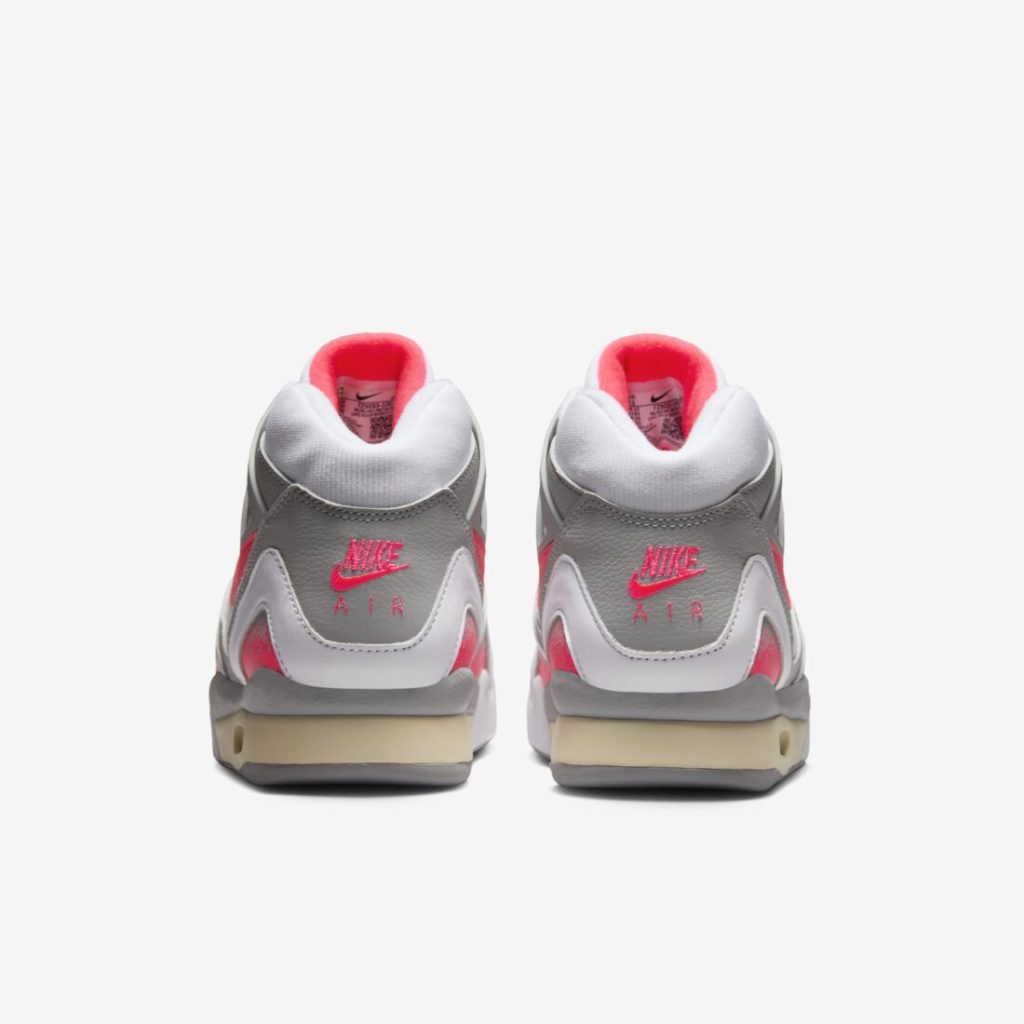 Une midsole vintage : La semelle crème façon vieillir rappelle les années fastes de la tennismania, tout en s'intégrant parfaitement à la tendance actuelle du rétro.