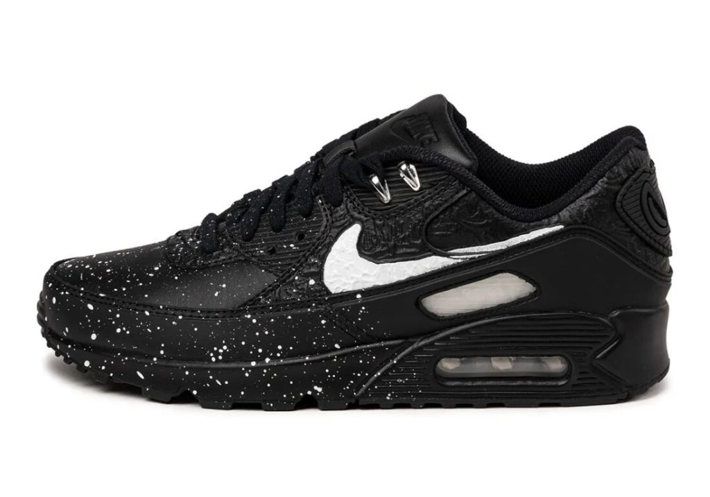 Prenez note ! La Slawn x Nike Air Max 90 Speckle Black débarque le 1er février 2025 sur SNKRS et chez une sélection de revendeurs, au prix de 160€.