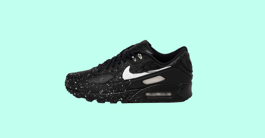 Après le succès de la version blanche, place à une édition plus sombre et audacieuse : la Slawn x Nike Air Max 90 Speckle Black.