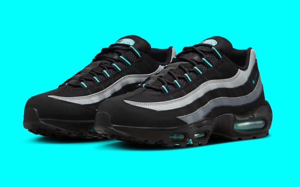 La Nike Air Max 95 Dark Tiffany sera disponible dès le 14 janvier 2025. Vous pourrez la shopper sur Nike.com et chez des revendeurs sélectionnés au prix de 190€. Ce drop promet de s'écouler rapidement, alors préparez-vous à cliquer vite !