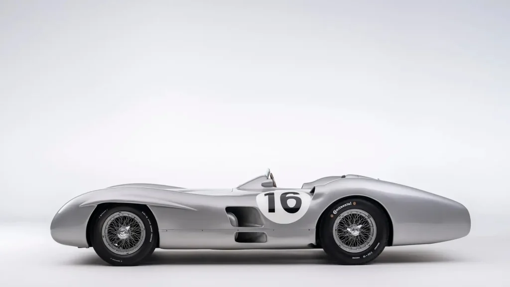 Les enchères automobiles atteignent des sommets inédits. Les collectionneurs sont prêts à dépenser des fortunes pour des modèles rares et historiques.