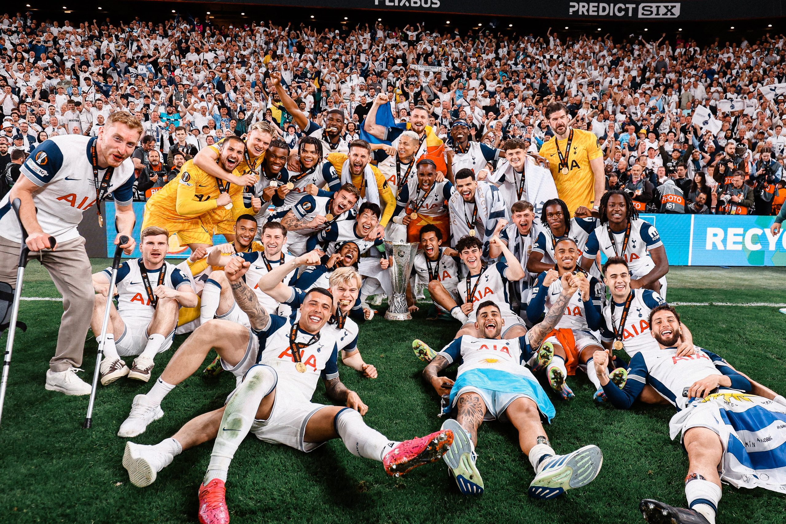 Tottenham soulève la Ligue Europa et retrouve la lumière